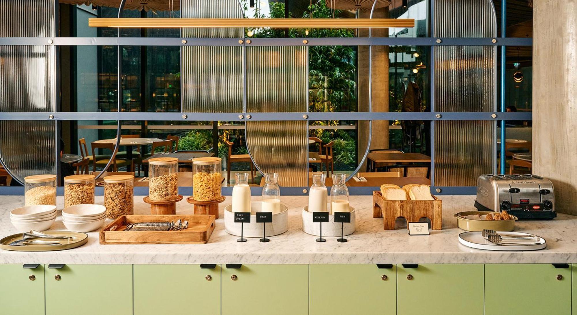 ホテル Ibis Styles Melbourne Airport エクステリア 写真